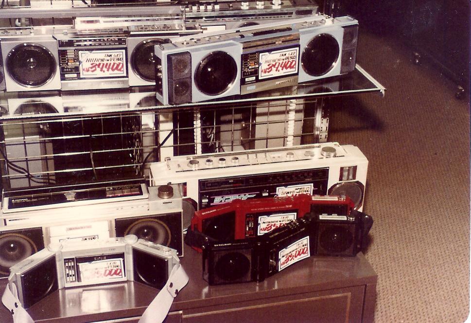 1983 akihabara japan 23 hitachi.jpg