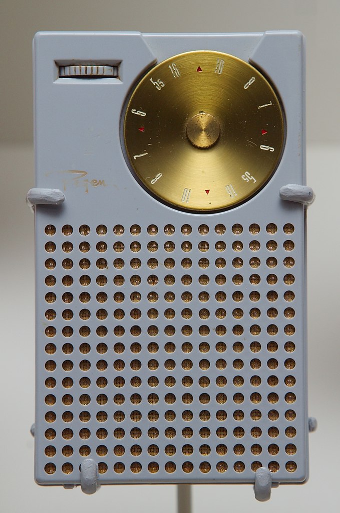 679px-Regency_transistor_radio.jpg