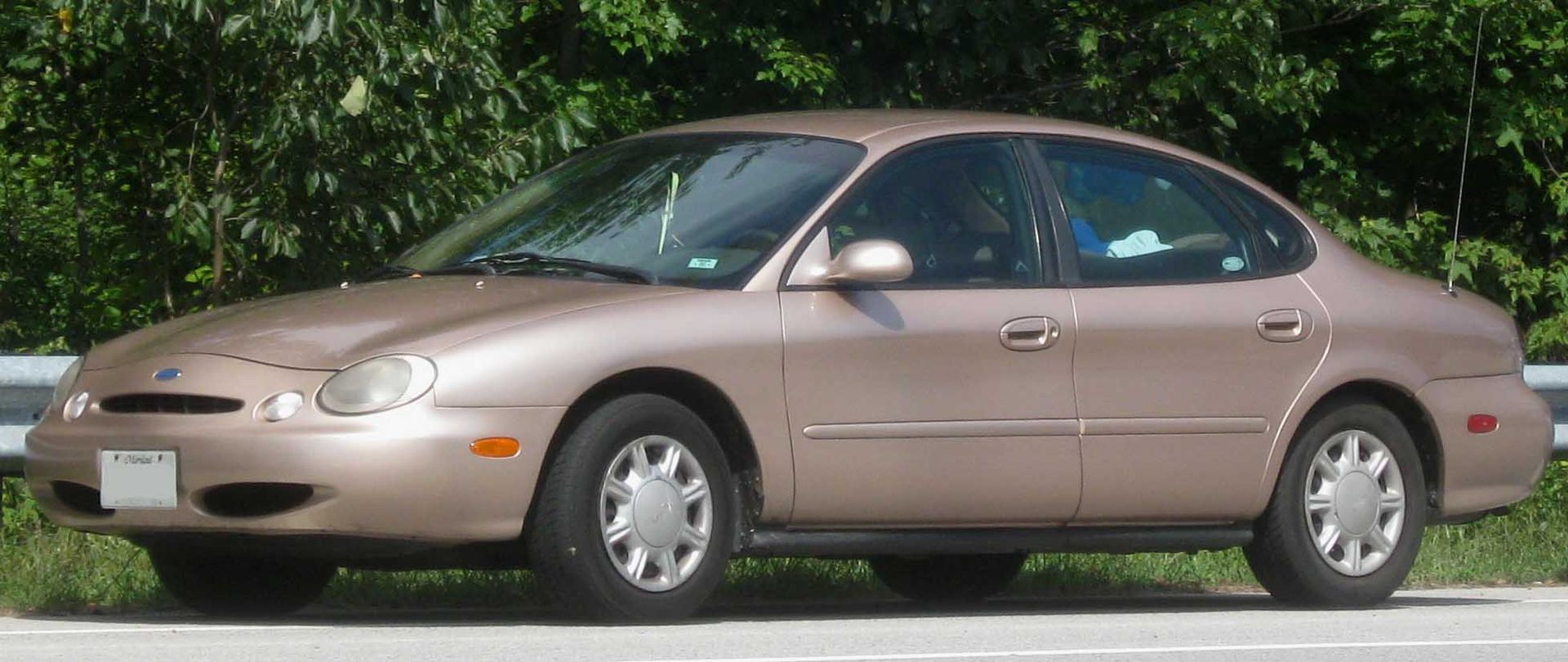 96-97_Ford_Taurus.jpg