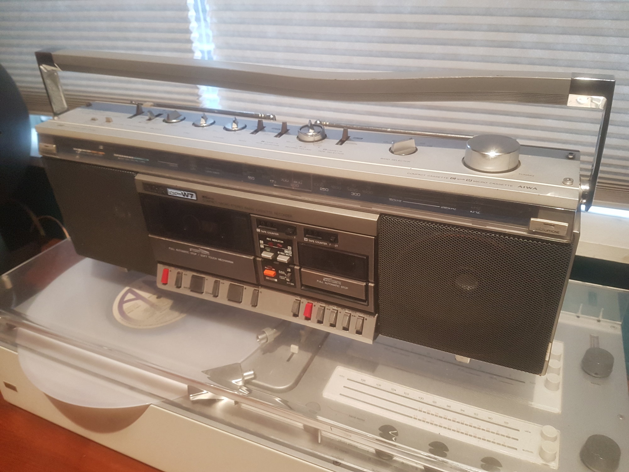 Aiwa CS-W7E Micro Stereo Radio Cassette Boombox 6.jpg