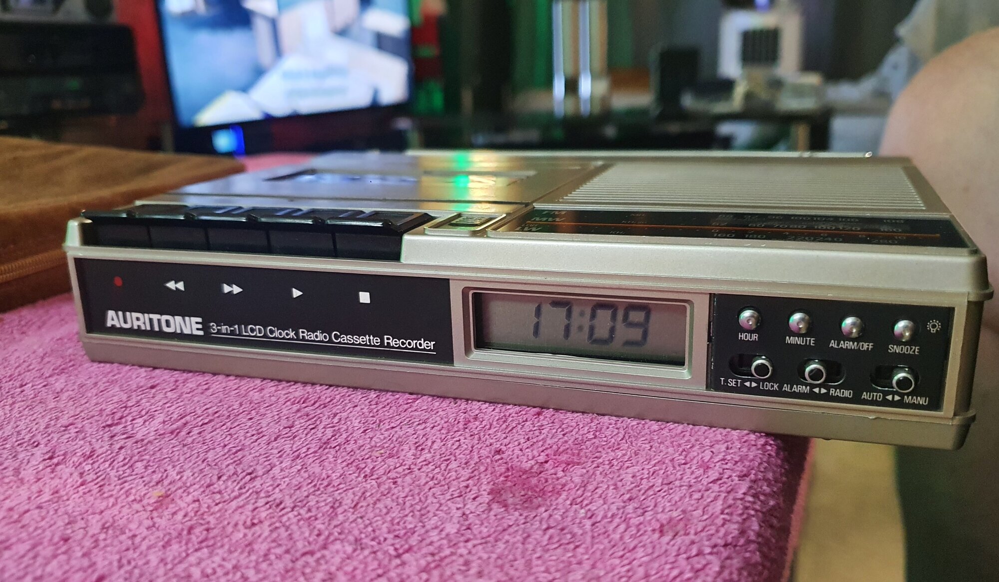 Auritone Clock Radio Cassette Recorder! - 27 November 2021 (3).jpg