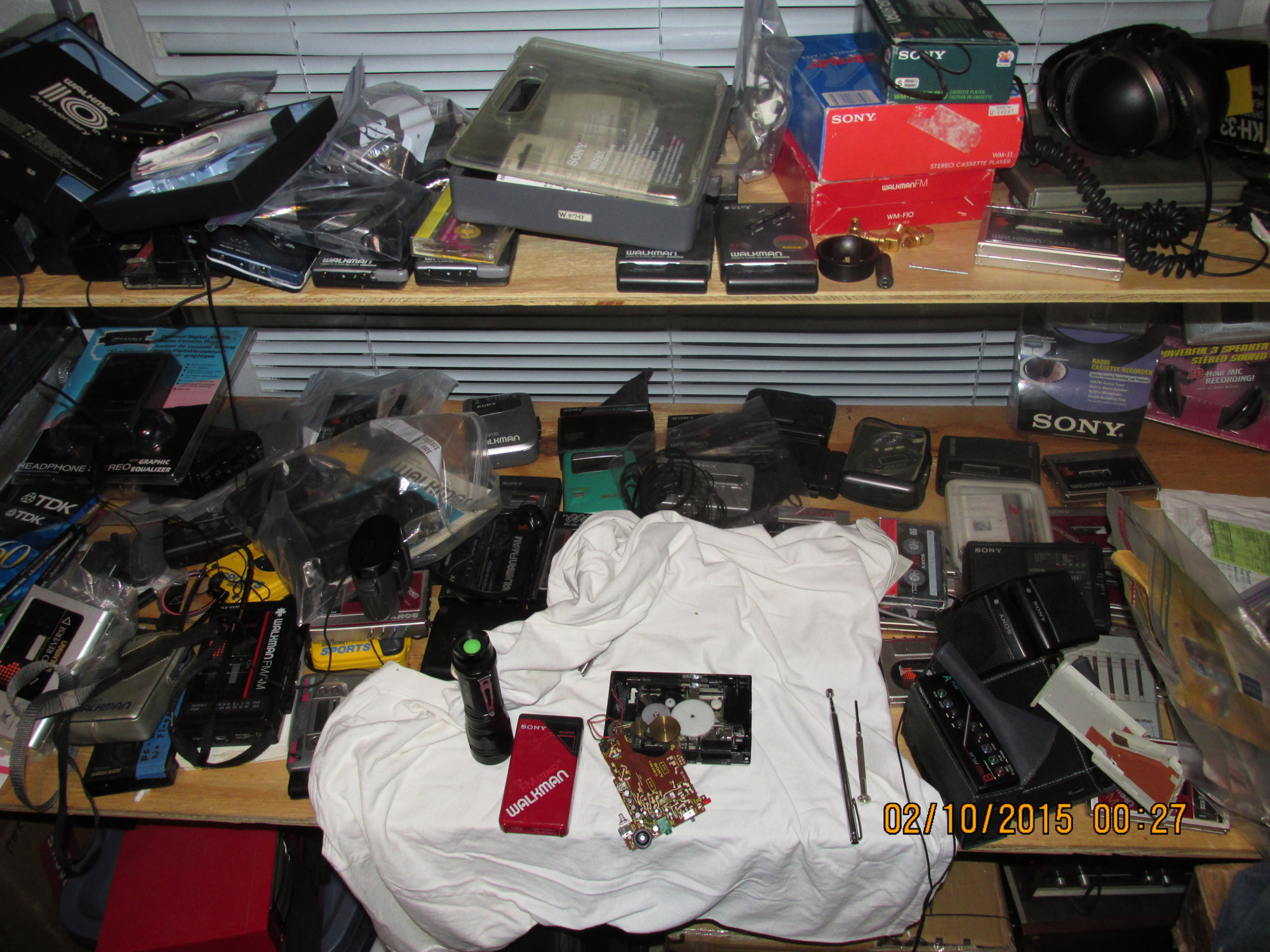IMG_2019 Middle room Guess the walkman on the shelf.JPG