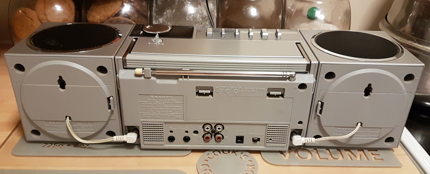 Sanyo M7755K Radio Recorder - February 2017 (16).jpg