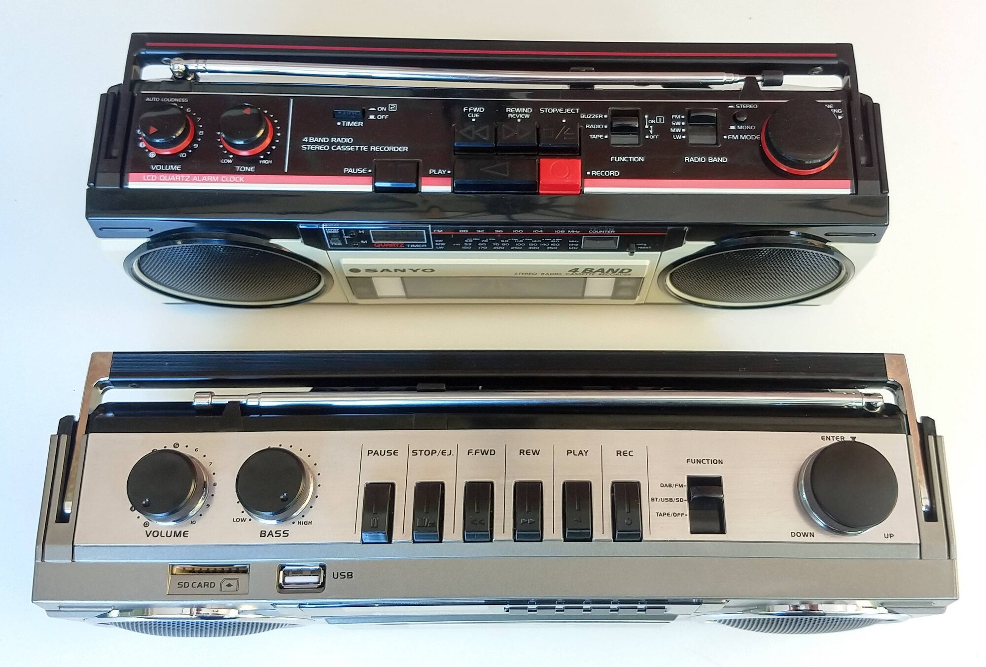 Sanyo vs. Soundmaster 5.jpg