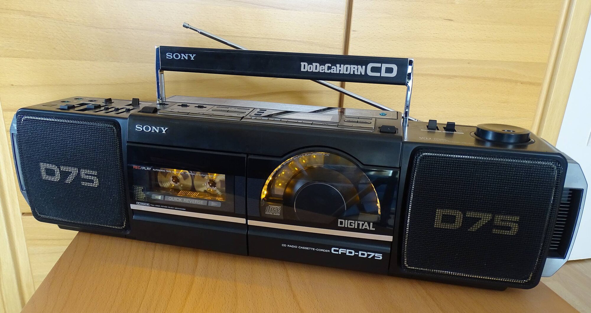 Sony CFD-D75 a.jpg