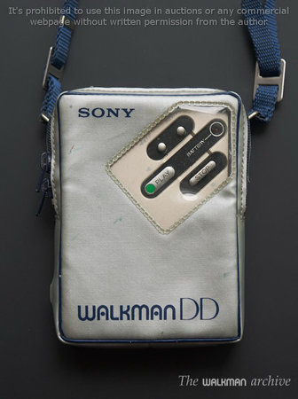 SONY Walkman WM-DD Silver 01.jpg