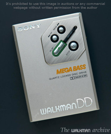 SONY Walkman WM-DD30 Silver Bad 02.jpg