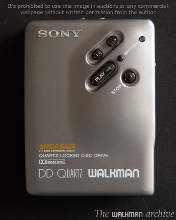 SONY Walkman WM-DD33 Silver 01.jpg