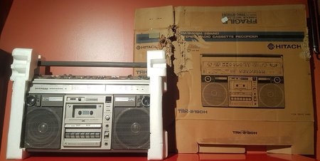 Hitachi TRK 8190H Boombox & Box.jpg