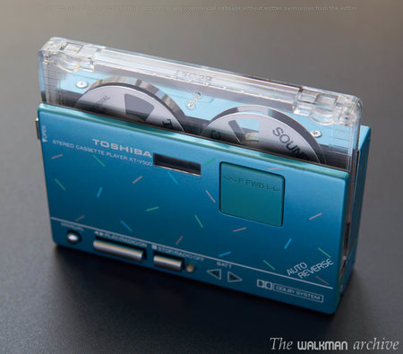 Toshiba Walkman KT-V500 Blue 02.jpg