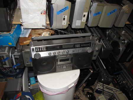 IMG_1708 General Electric GE Digital Radio Boombox middle room Model no 3-5295A 5295 3.JPG