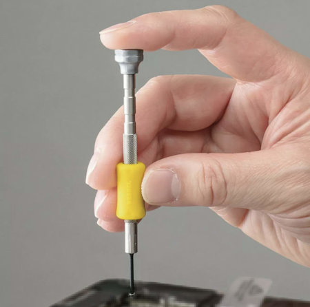 Vessel_precision_screwdriver_in_hand.jpg