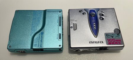 Sony MZ-E710 - Next to Aiwa AM-HX400.jpg