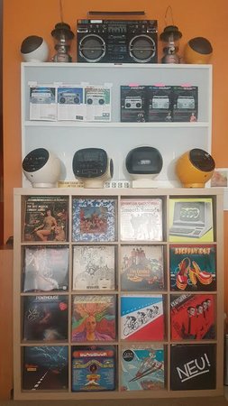 BOOMBOX WALL COLLECTION TORONTO WELTRON CLAIRTONE BRAUN ONE.jpg