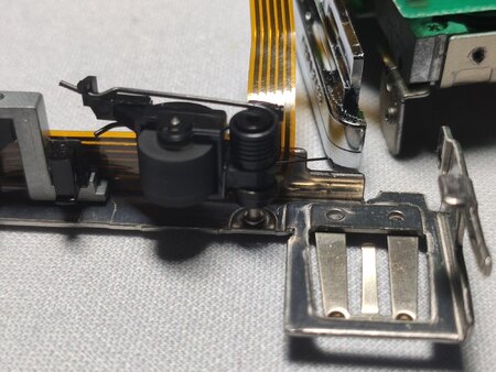 2 - pinch roller assy removal.jpg