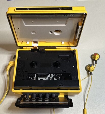 Walkman_open.jpeg